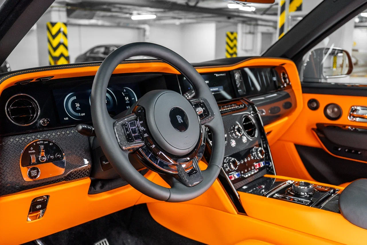 Rolls-Royce Cullinan Black Badge 2025 - фото 13