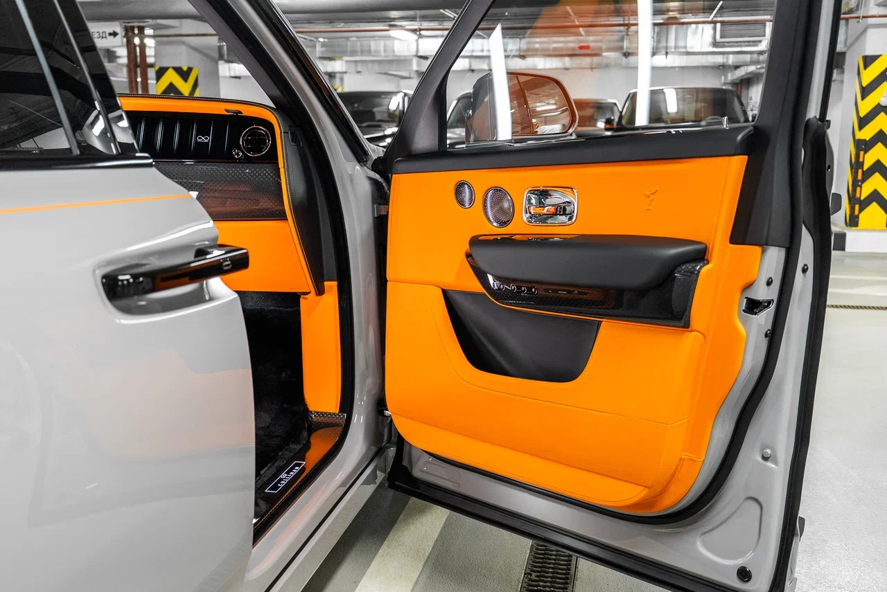 Rolls-Royce Cullinan Black Badge 2025 - фото 15