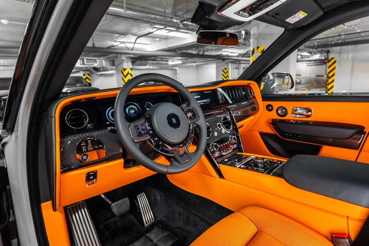 Rolls-Royce Cullinan Black Badge 2025 - фото 17