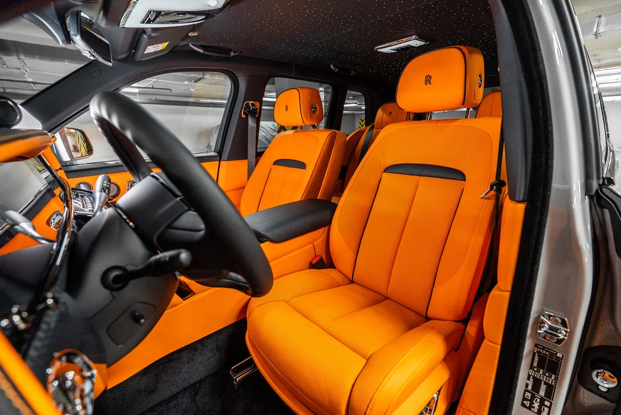 Rolls-Royce Cullinan Black Badge 2025 - фото 18