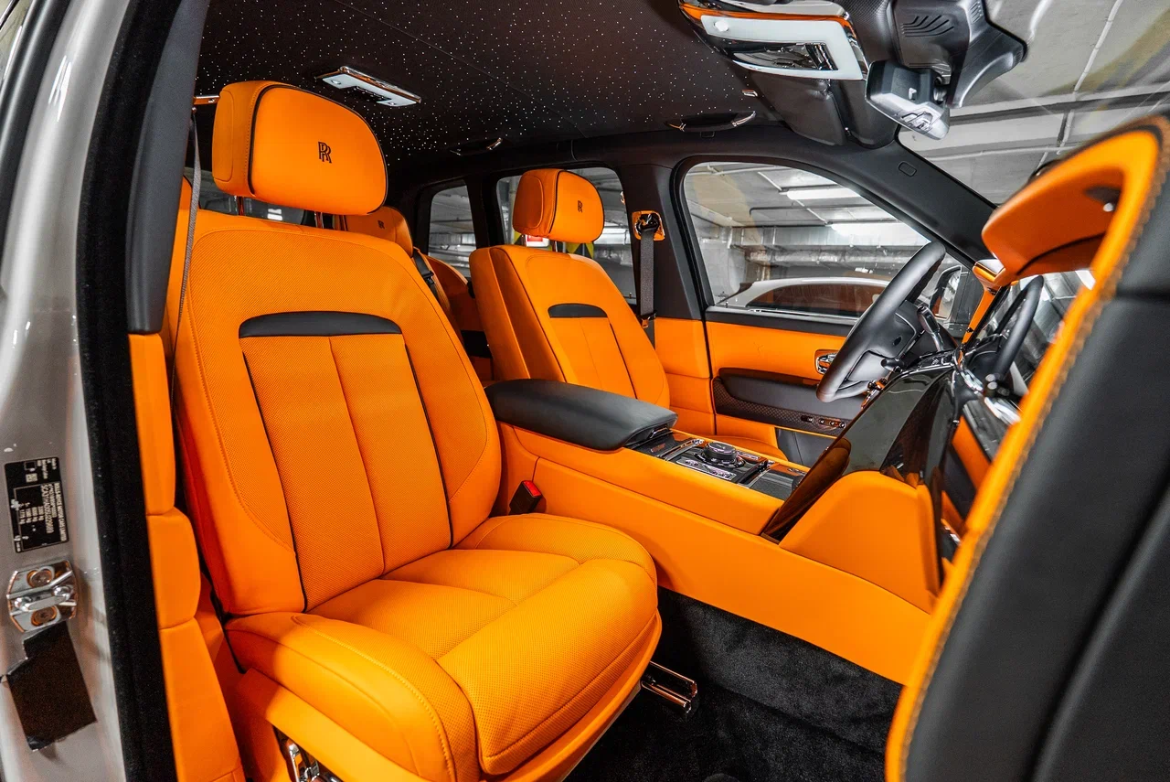 Rolls-Royce Cullinan Black Badge 2025 - фото 20
