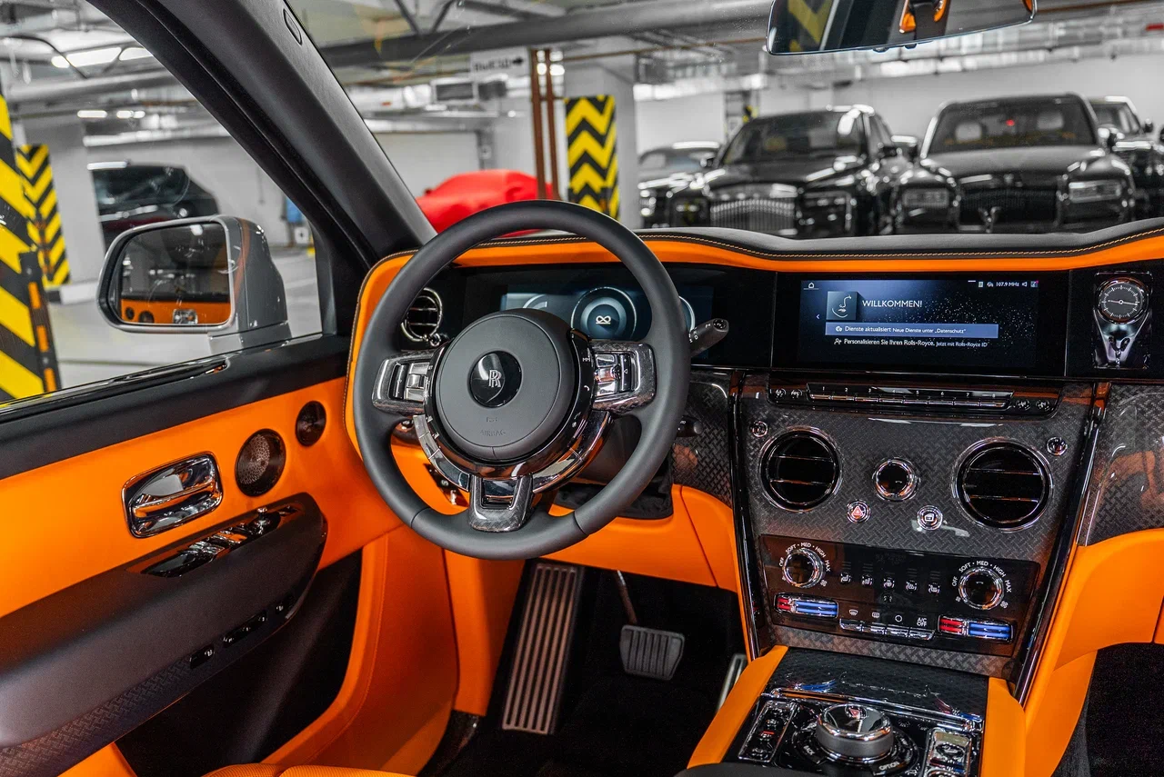 Rolls-Royce Cullinan Black Badge 2025 - фото 24