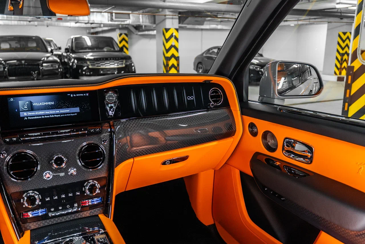 Rolls-Royce Cullinan Black Badge 2025 - фото 25