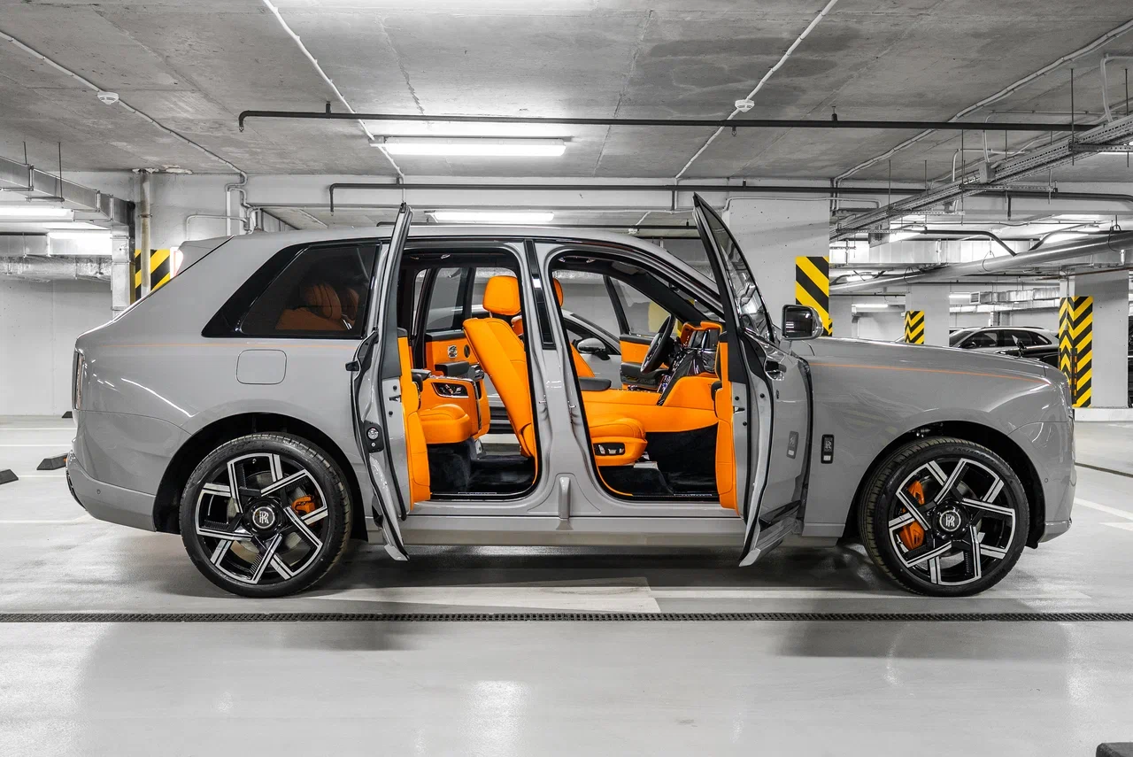 Rolls-Royce Cullinan Black Badge 2025 - фото 29
