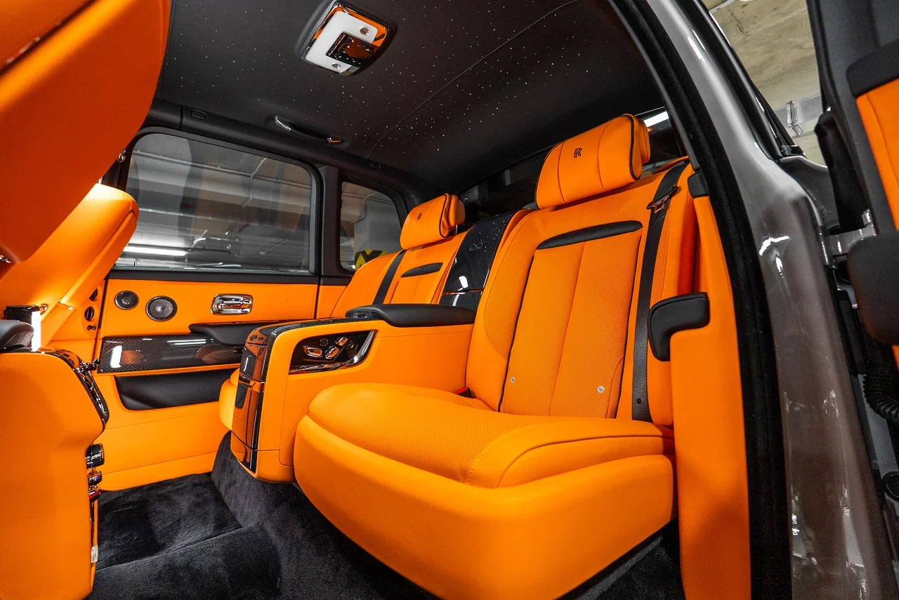 Rolls-Royce Cullinan Black Badge 2025 - фото 30