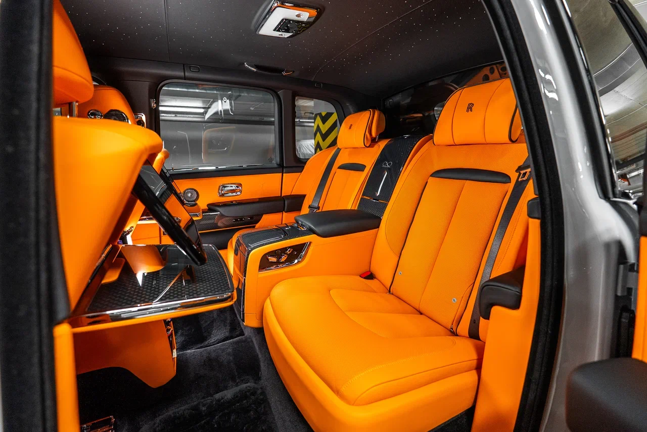 Rolls-Royce Cullinan Black Badge 2025 - фото 31