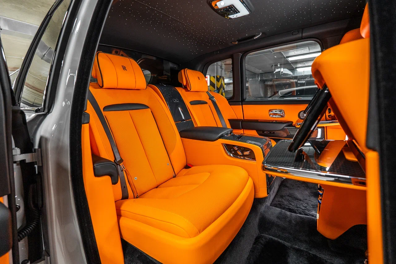 Rolls-Royce Cullinan Black Badge 2025 - фото 33