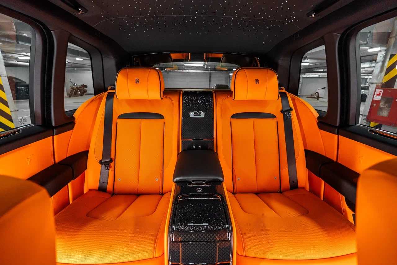 Rolls-Royce Cullinan Black Badge 2025 - фото 35