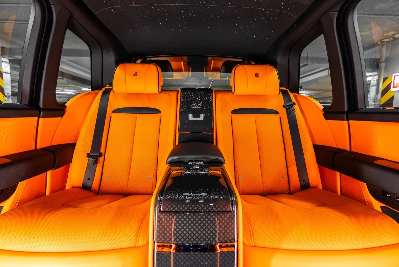 Rolls-Royce Cullinan Black Badge 2025 - фото 36