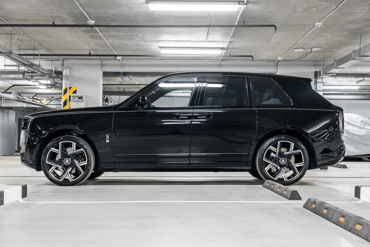 Rolls-Royce Cullinan Black Badge 2025 - фото 5