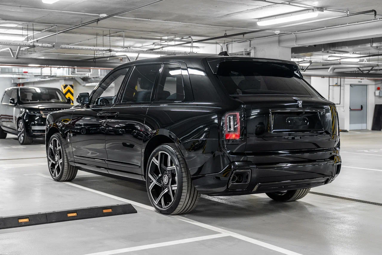 Rolls-Royce Cullinan Black Badge 2025 - фото 6