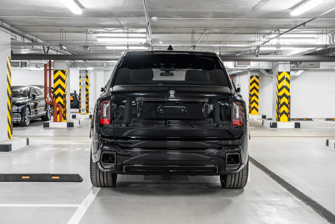 Rolls-Royce Cullinan Black Badge 2025 - фото 7
