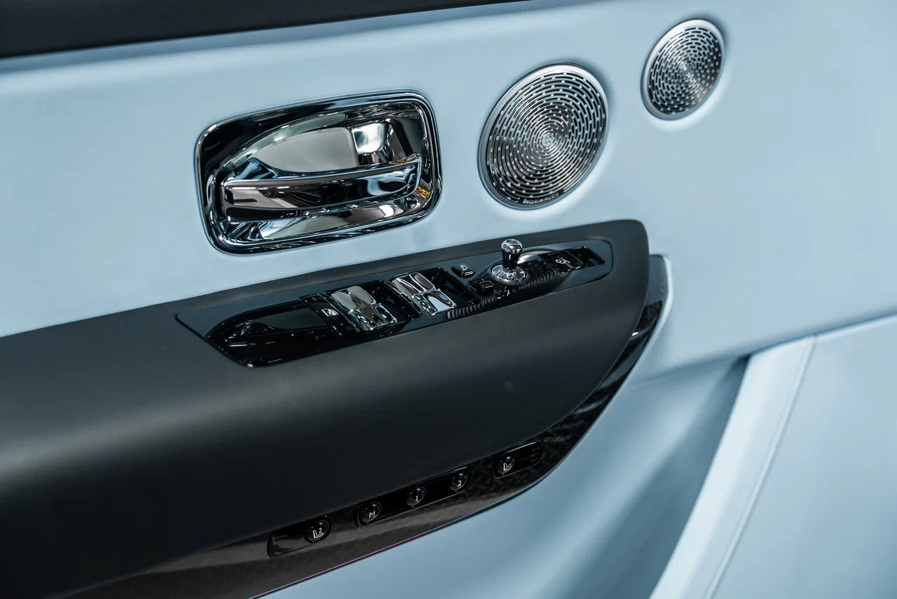 Rolls-Royce Cullinan Black Badge 2025 - фото 12