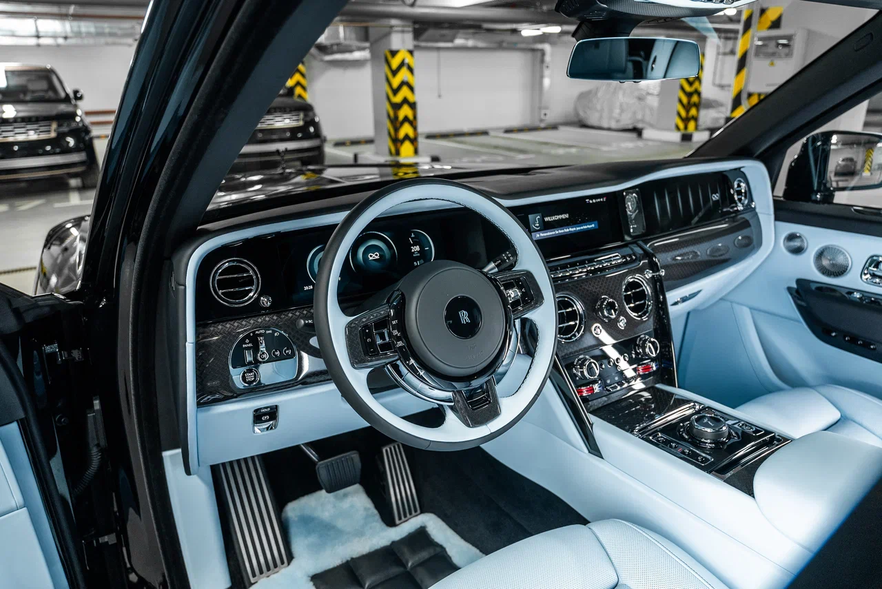 Rolls-Royce Cullinan Black Badge 2025 - фото 16
