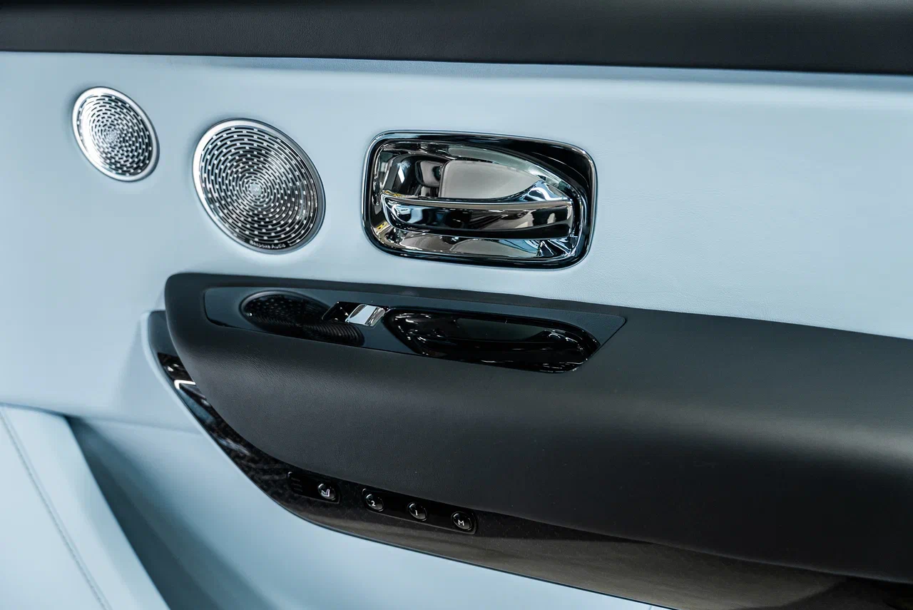Rolls-Royce Cullinan Black Badge 2025 - фото 19
