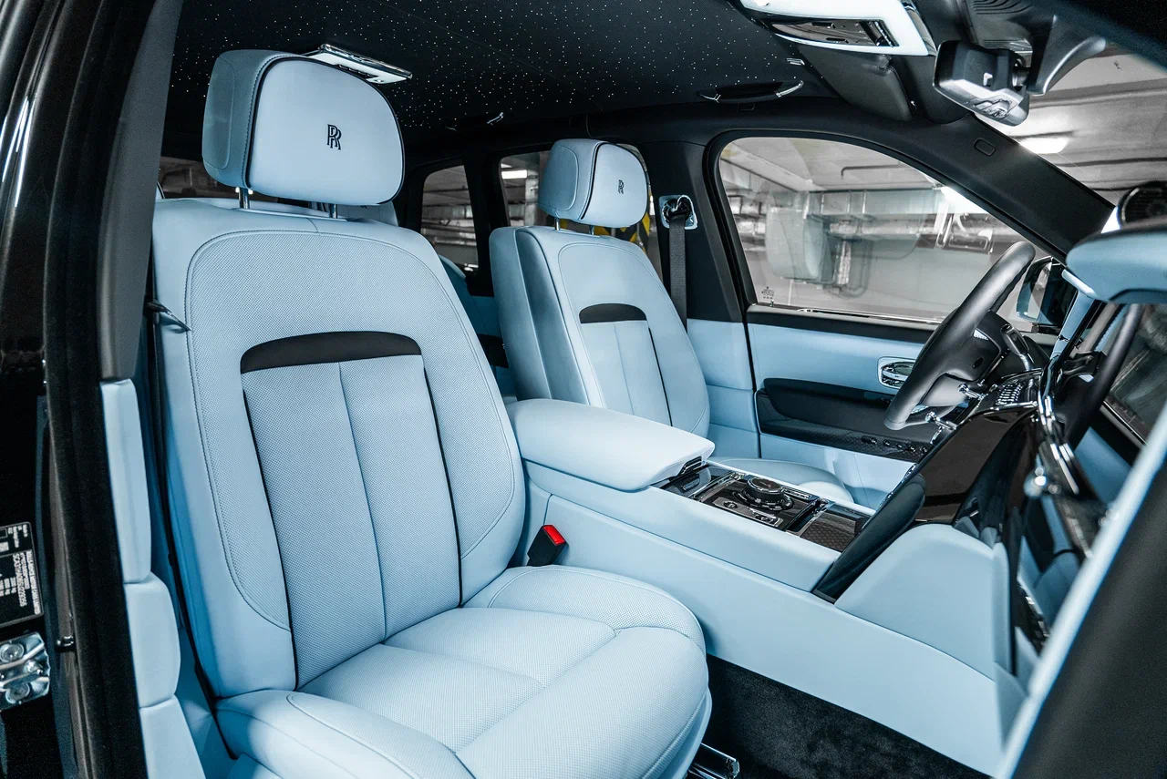Rolls-Royce Cullinan Black Badge 2025 - фото 22
