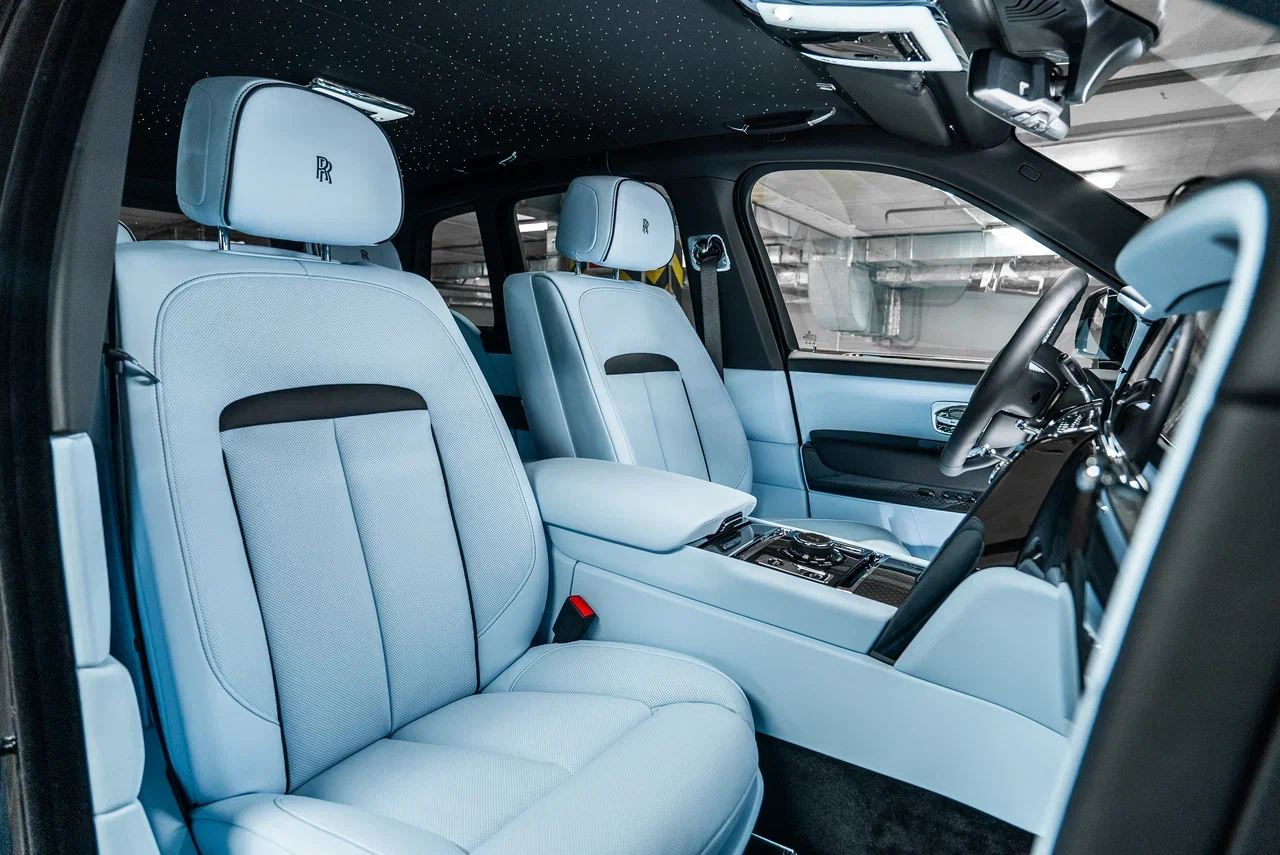 Rolls-Royce Cullinan Black Badge 2025 - фото 24