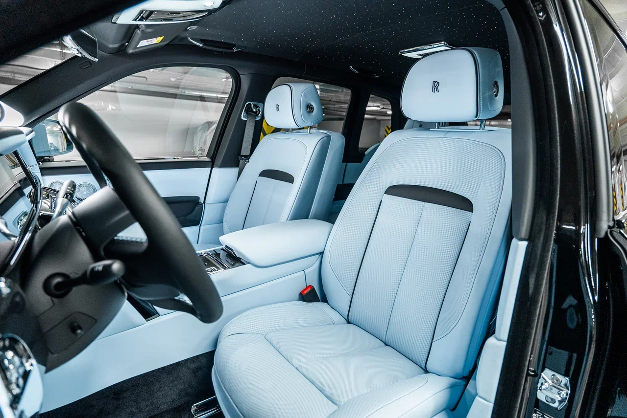 Rolls-Royce Cullinan Black Badge 2025 - фото 25