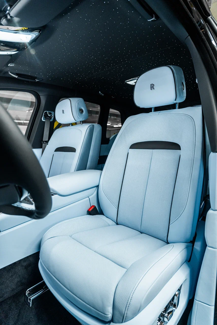 Rolls-Royce Cullinan Black Badge 2025 - фото 26