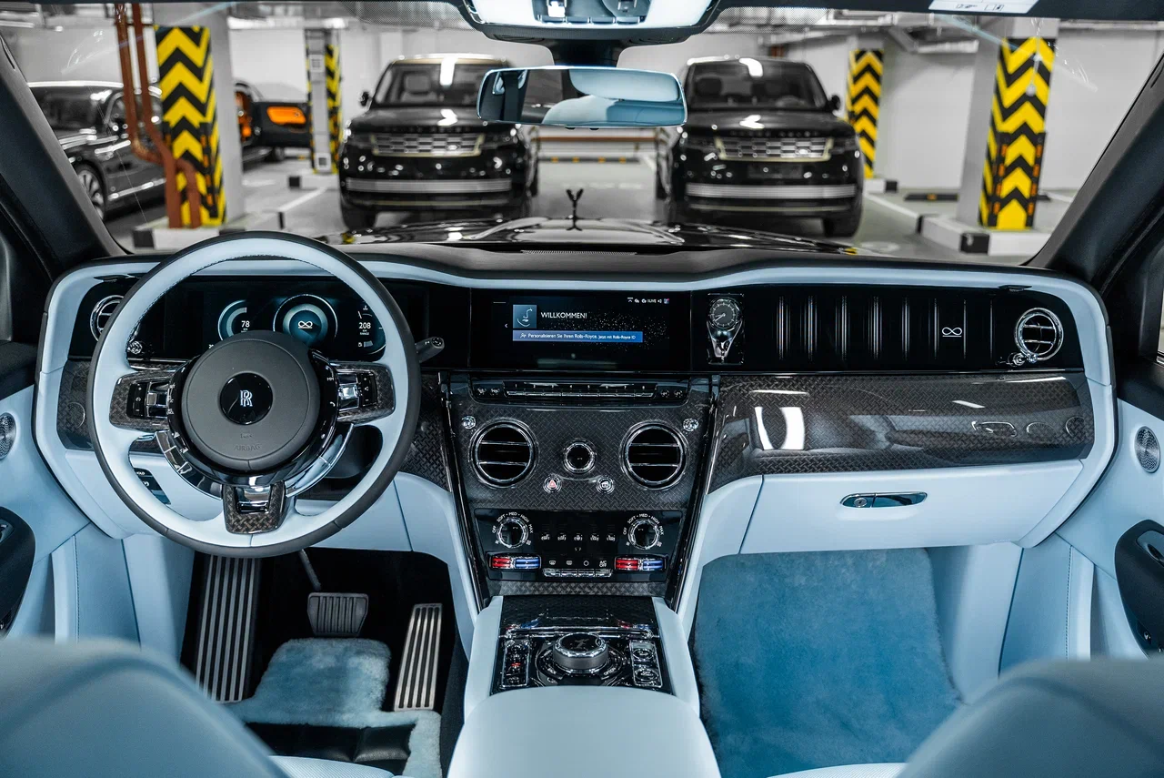 Rolls-Royce Cullinan Black Badge 2025 - фото 28