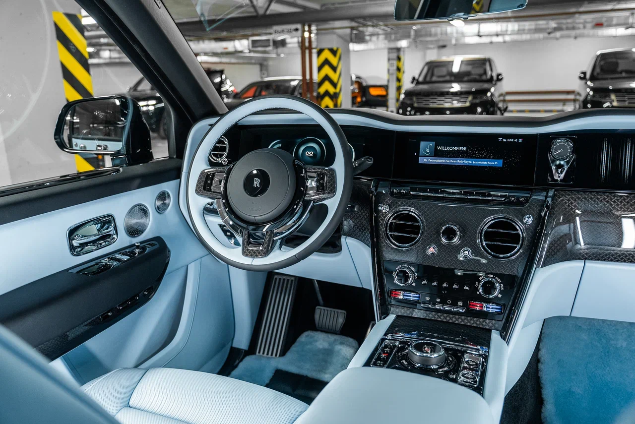 Rolls-Royce Cullinan Black Badge 2025 - фото 30