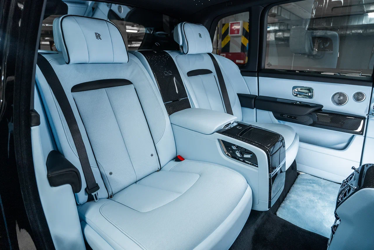 Rolls-Royce Cullinan Black Badge 2025 - фото 31
