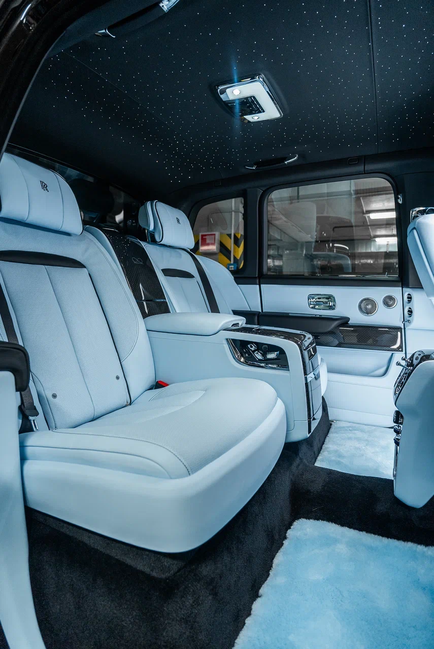 Rolls-Royce Cullinan Black Badge 2025 - фото 32
