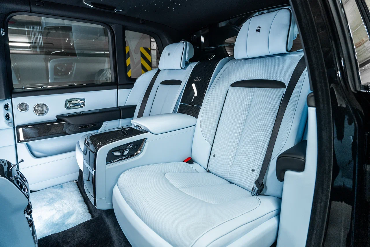 Rolls-Royce Cullinan Black Badge 2025 - фото 33