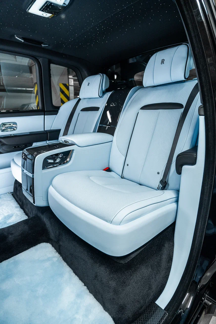 Rolls-Royce Cullinan Black Badge 2025 - фото 34