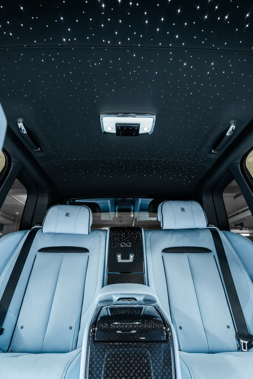 Rolls-Royce Cullinan Black Badge 2025 - фото 36