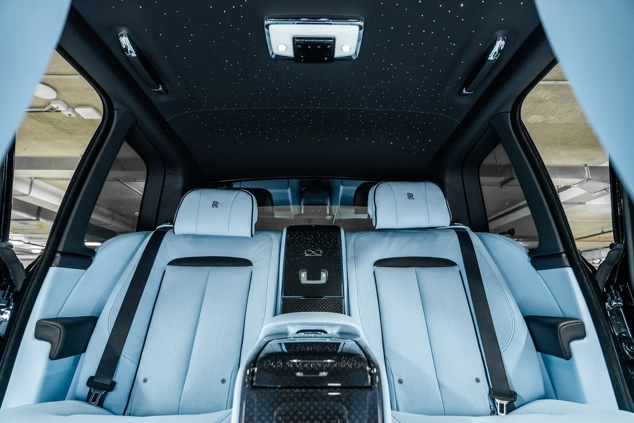 Rolls-Royce Cullinan Black Badge 2025 - фото 37