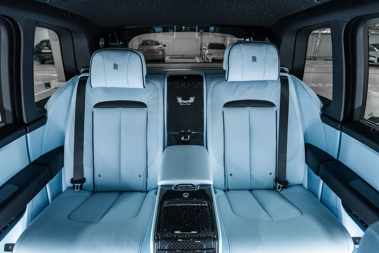 Rolls-Royce Cullinan Black Badge 2025 - фото 39