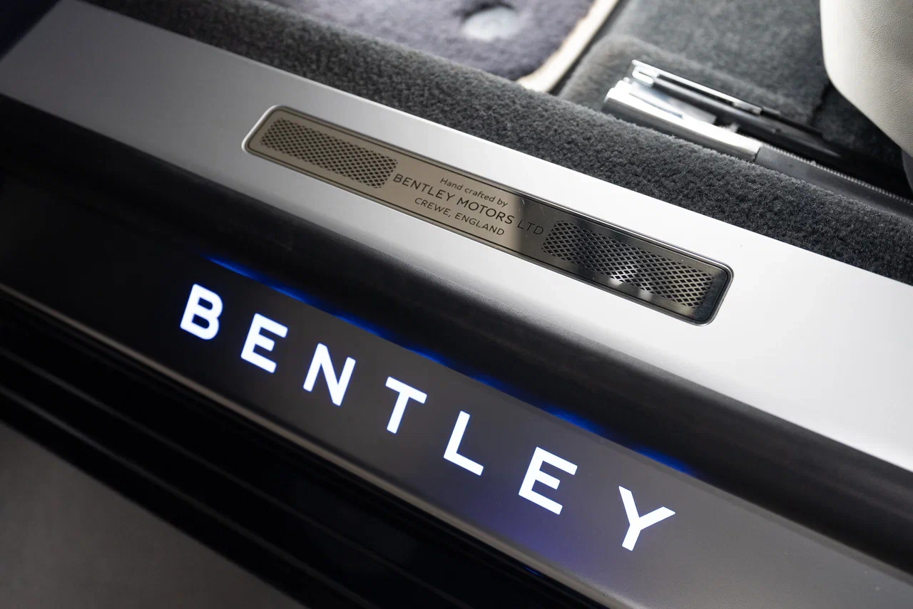 Bentley Flying Spur V8 2020 - фото 12