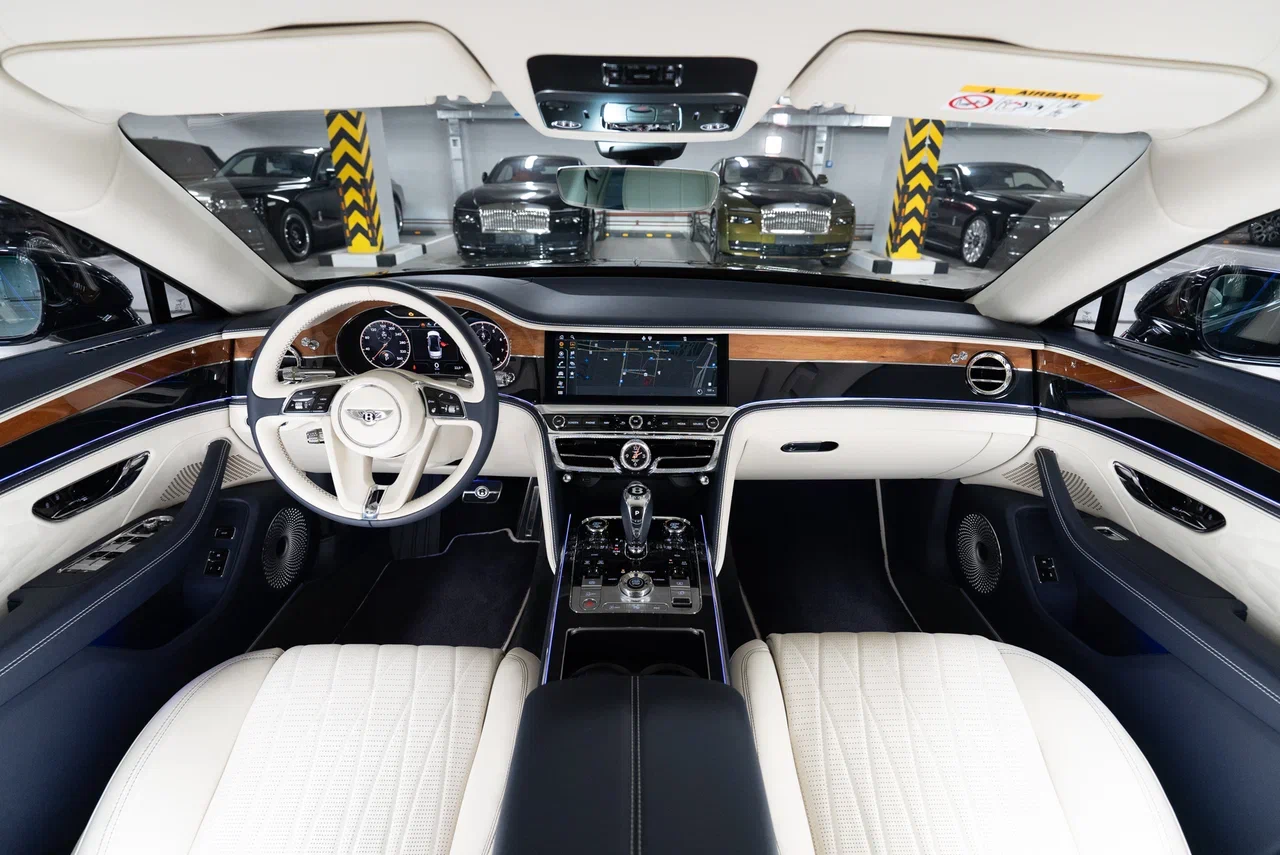 Bentley Flying Spur V8 2020 - фото 16