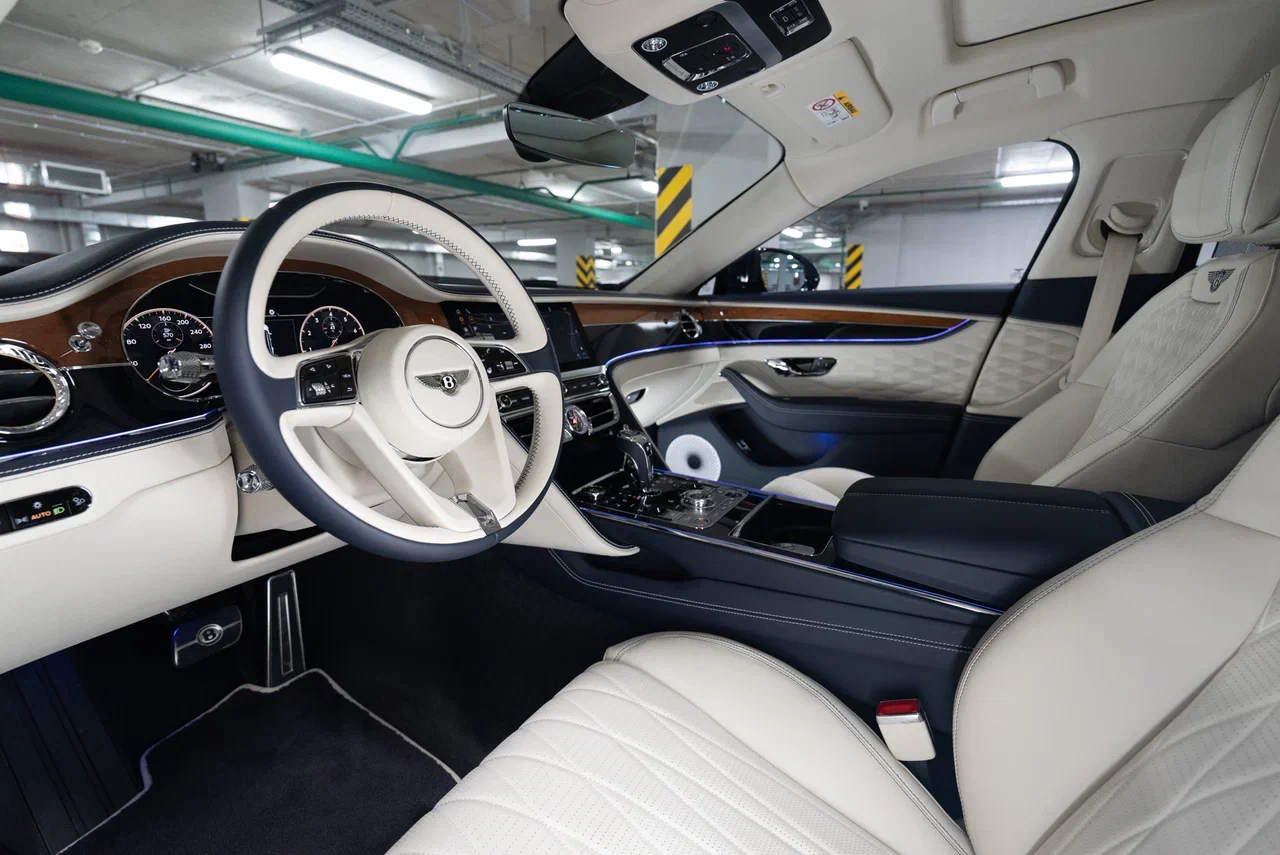 Bentley Flying Spur V8 2020 - фото 15