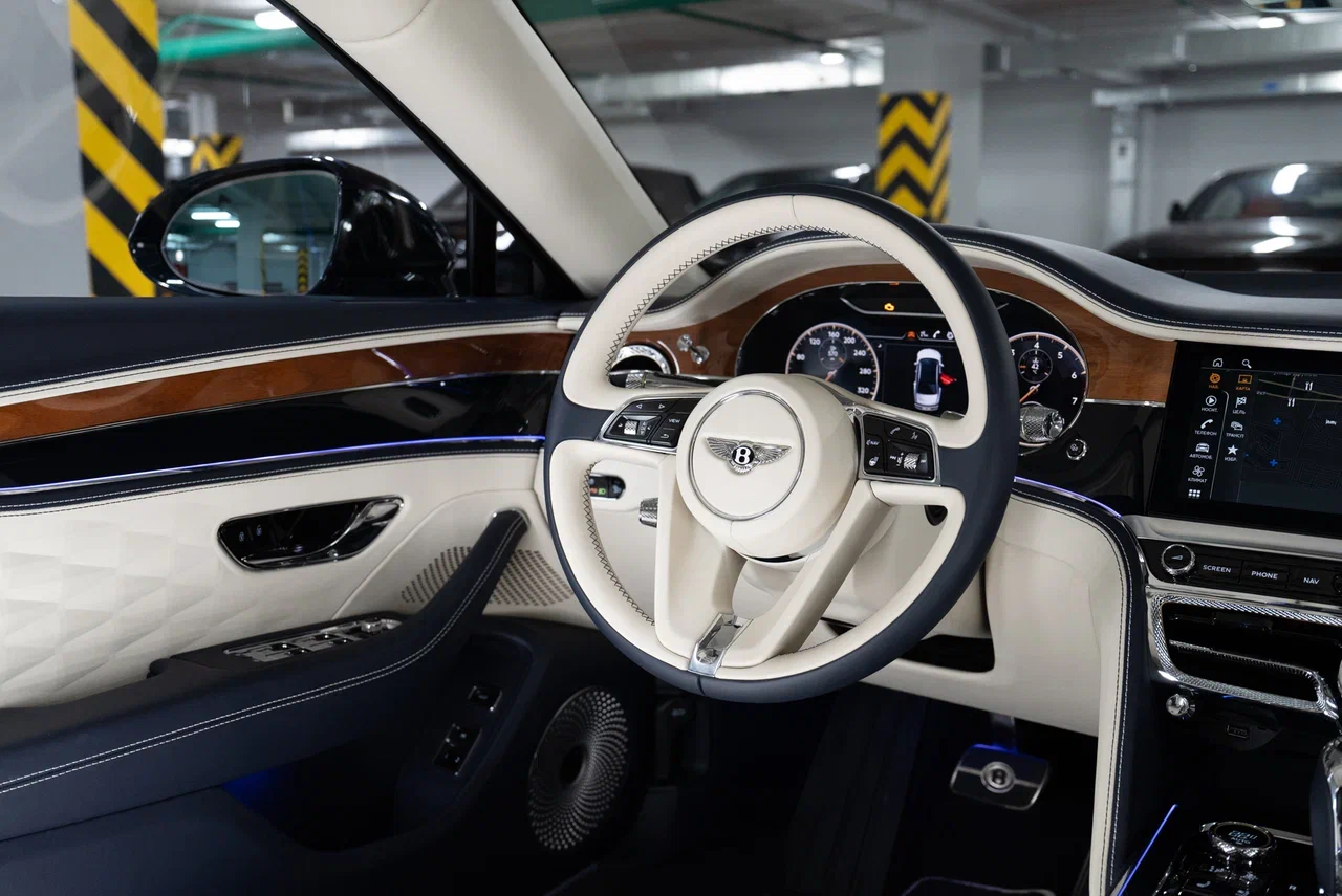 Bentley Flying Spur V8 2020 - фото 17