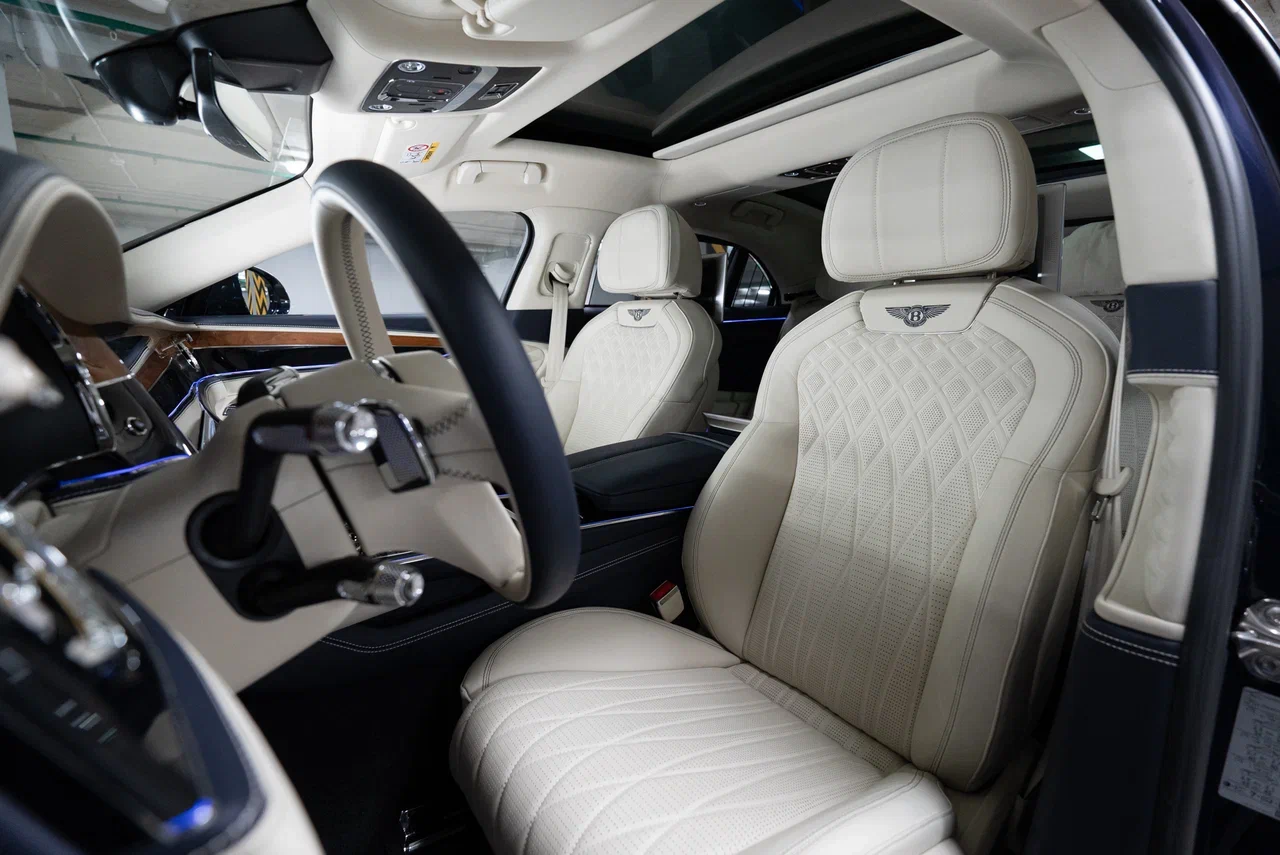 Bentley Flying Spur V8 2020 - фото 19