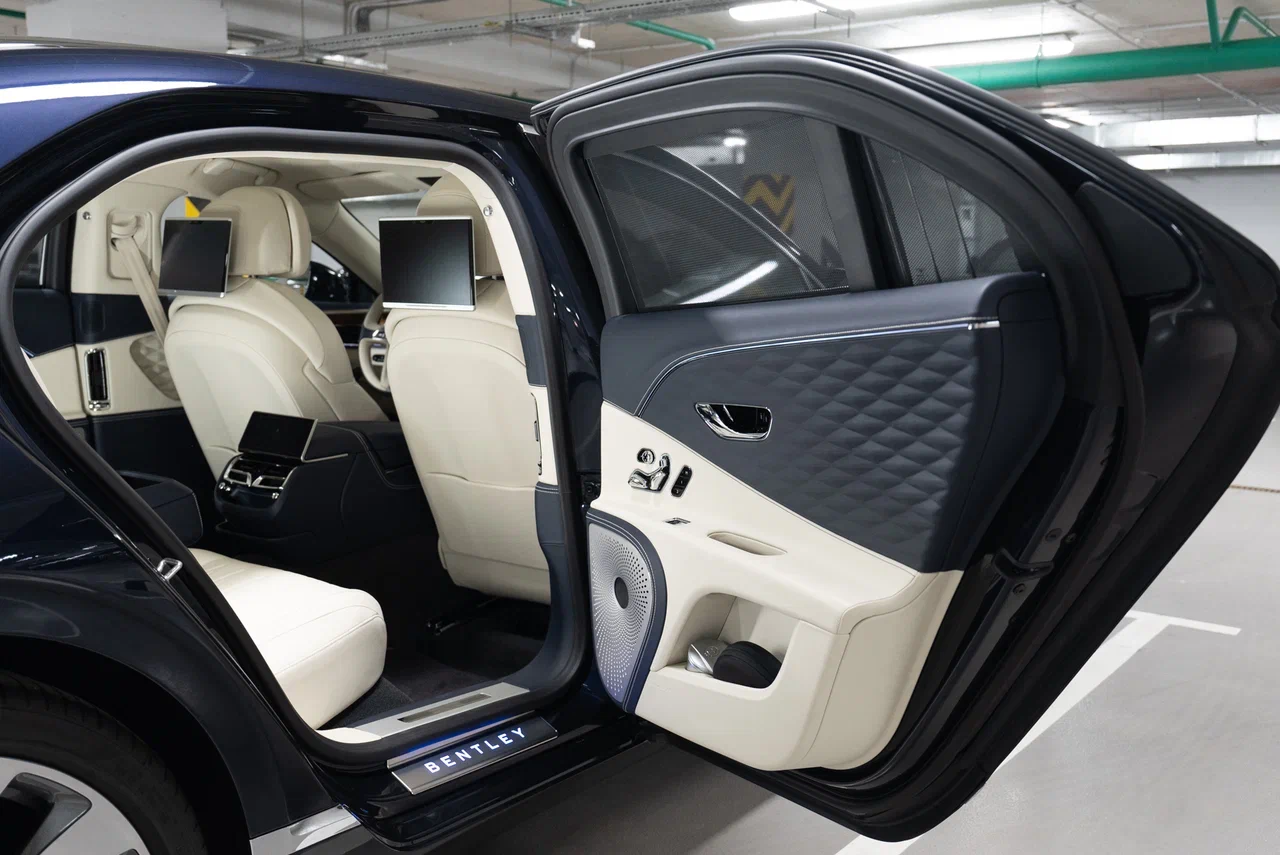 Bentley Flying Spur V8 2020 - фото 21