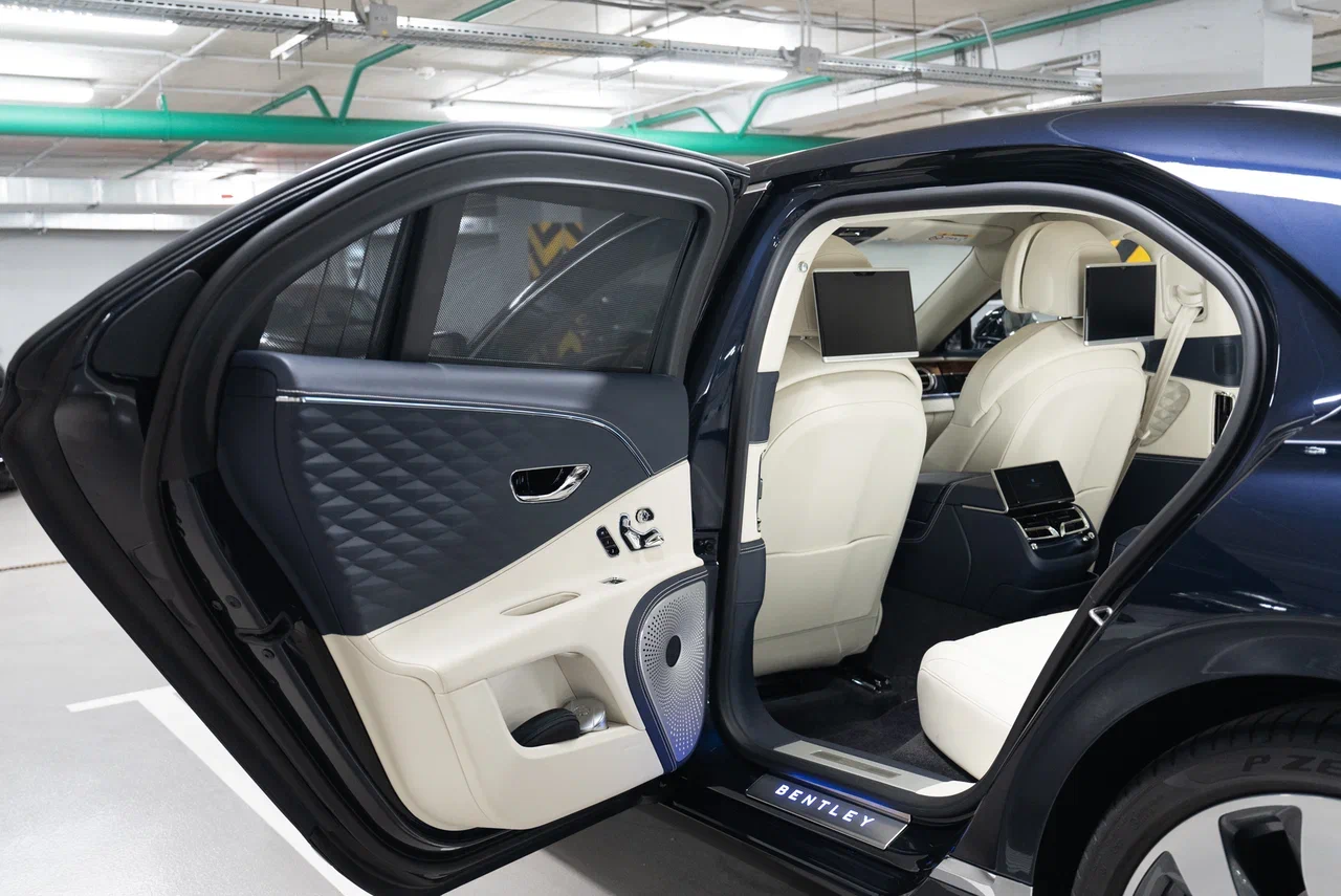 Bentley Flying Spur V8 2020 - фото 24