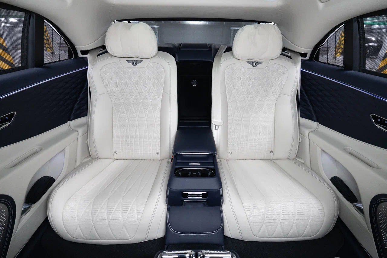 Bentley Flying Spur V8 2020 - фото 26