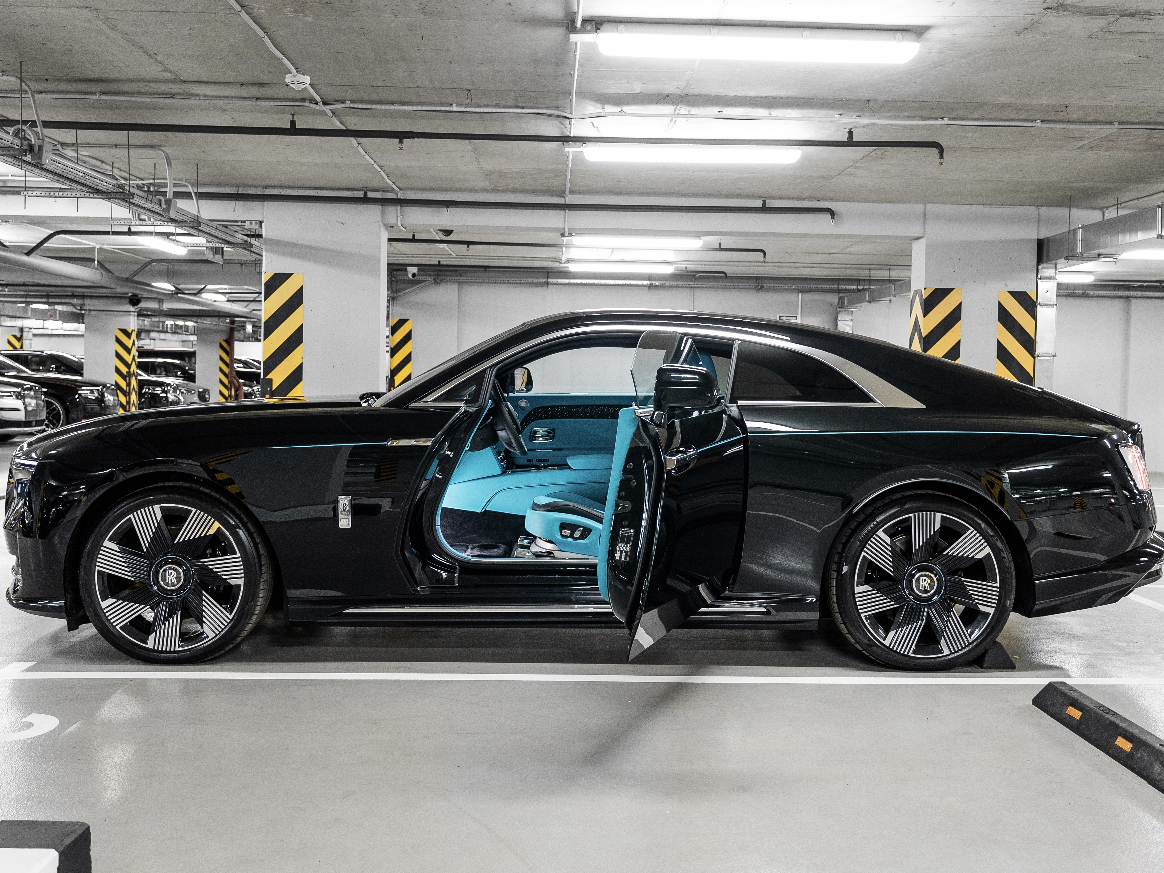 Rolls-Royce Spectre 2024 - фото 12
