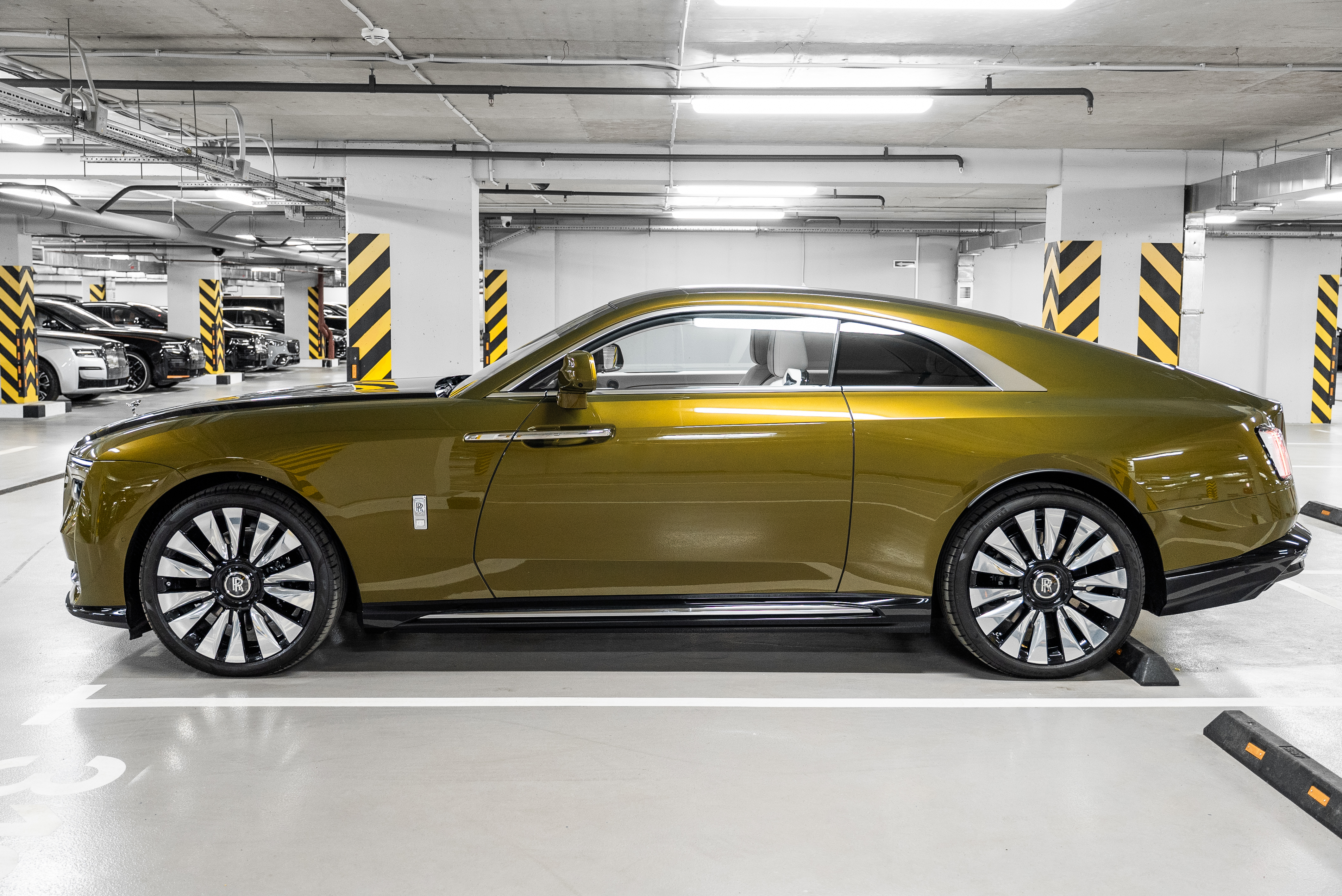 Rolls-Royce Spectre 2025 - фото 4