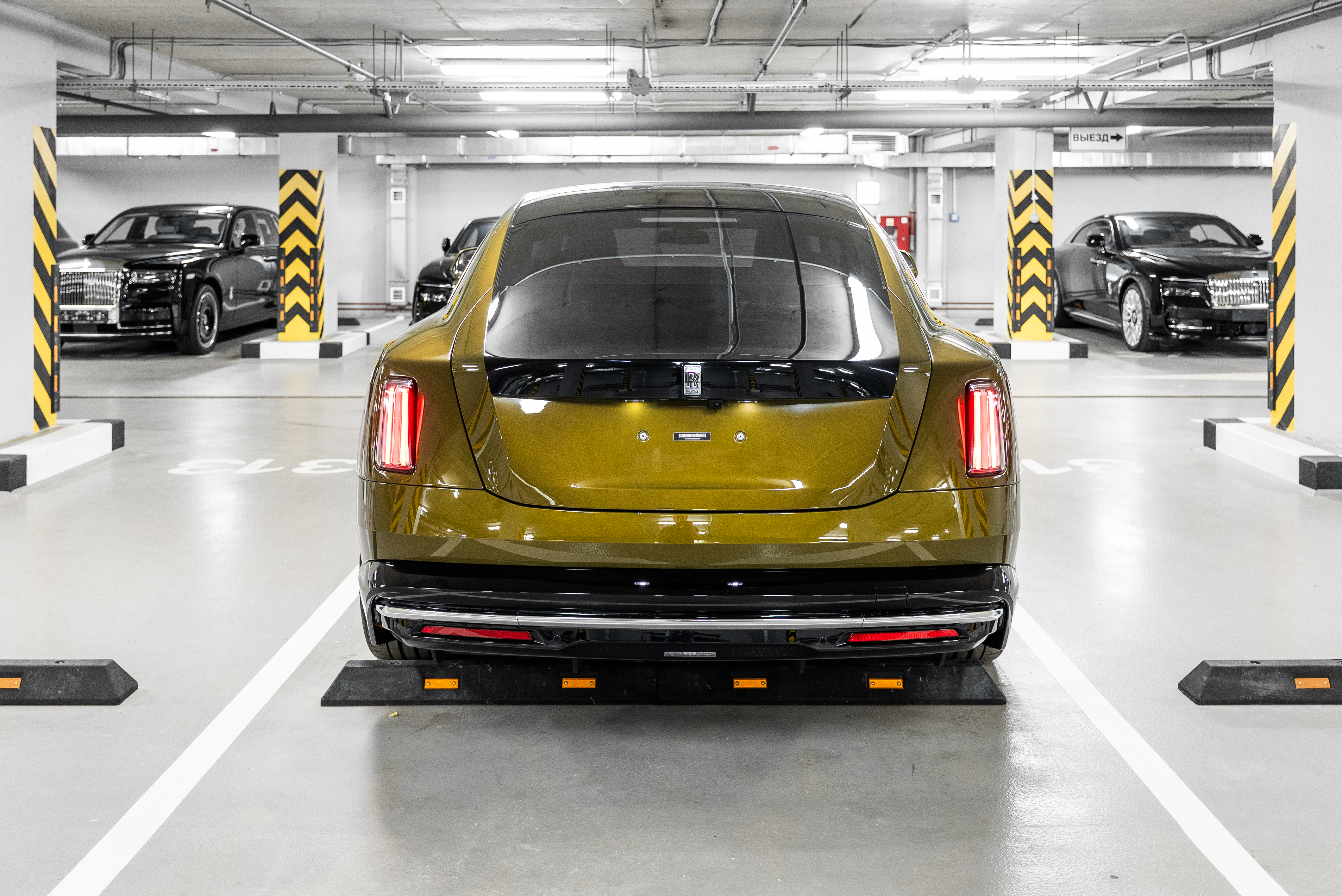 Rolls-Royce Spectre 2025 - фото 6