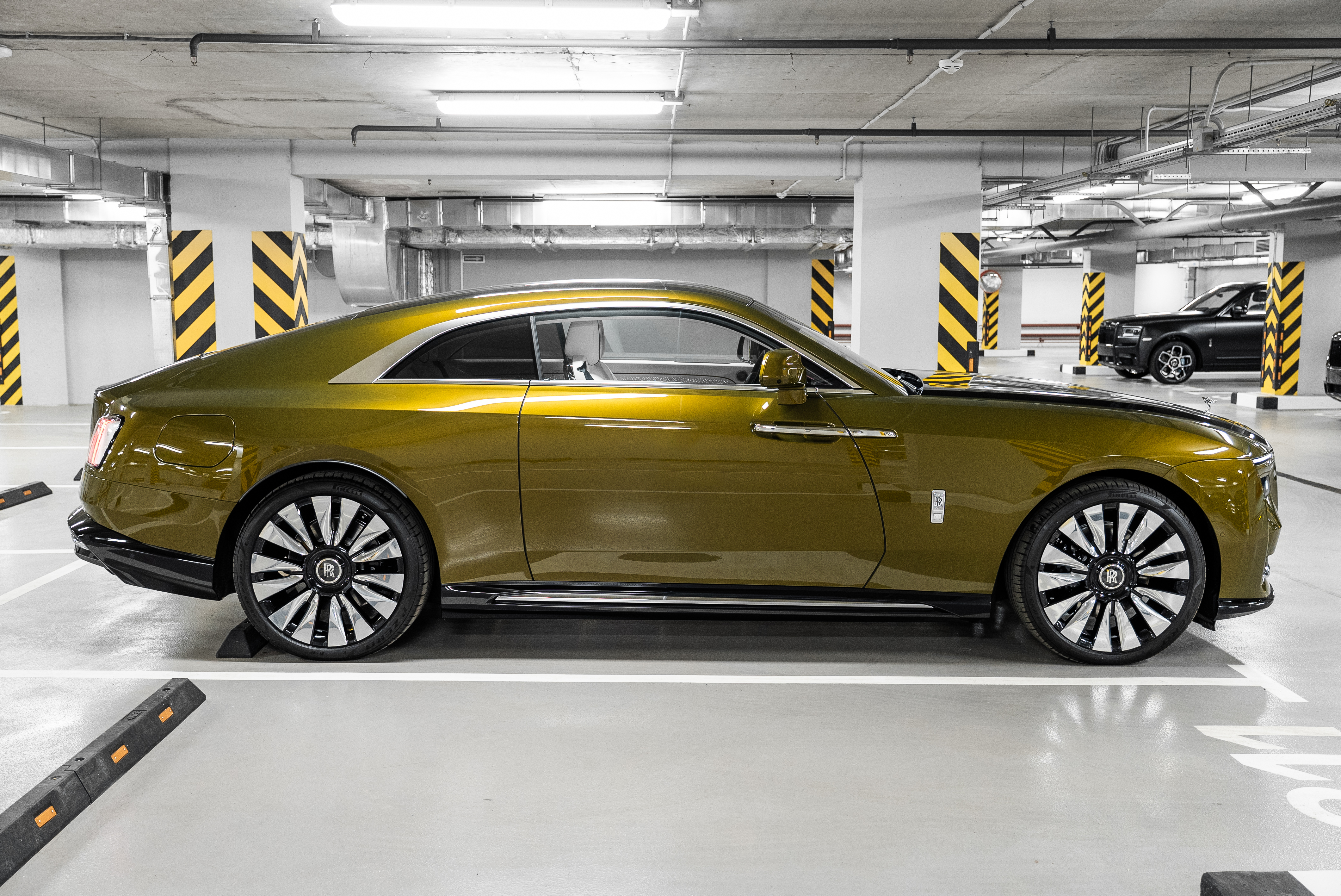 Rolls-Royce Spectre 2025 - фото 8