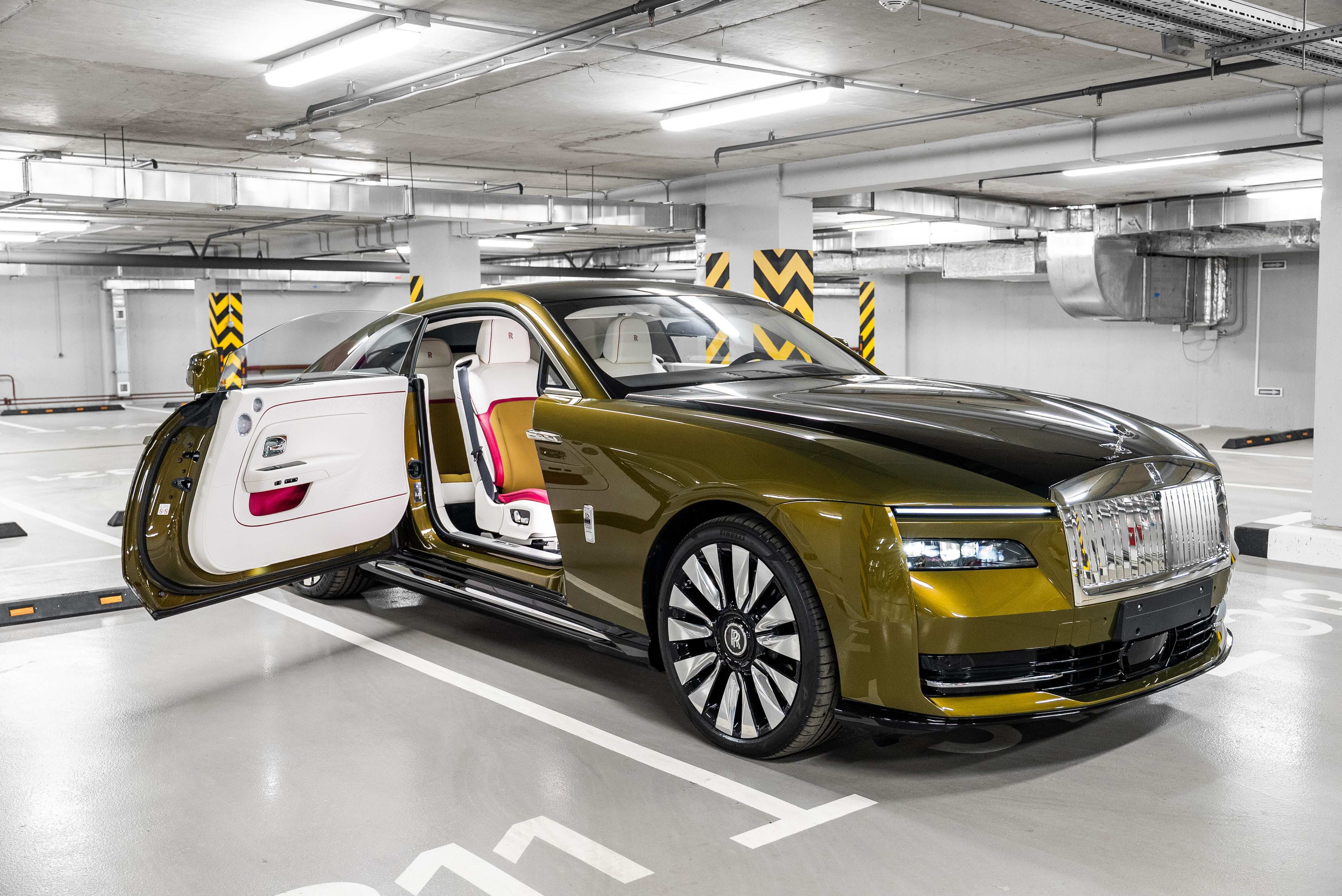 Rolls-Royce Spectre 2025 - фото 10