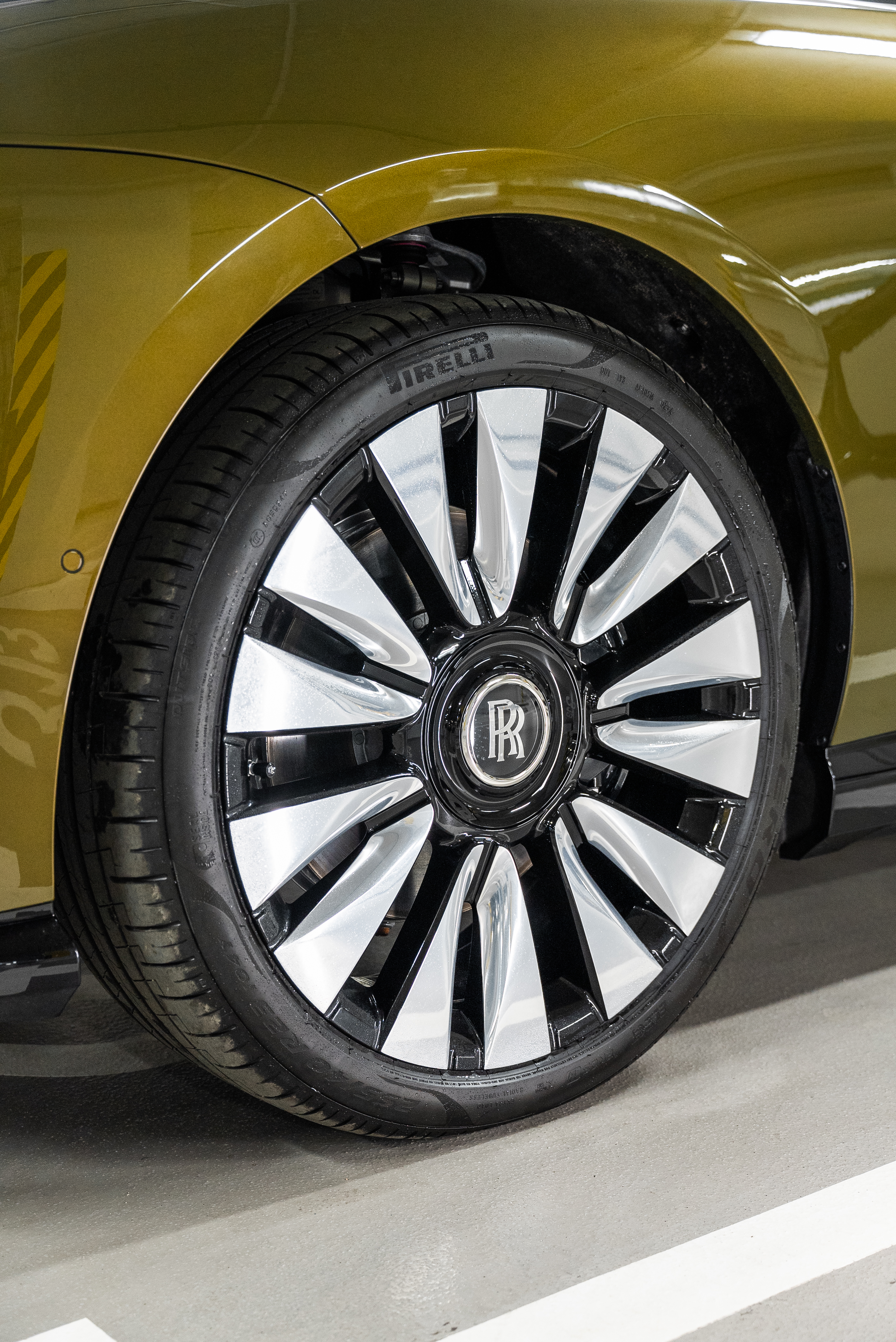 Rolls-Royce Spectre 2025 - фото 20