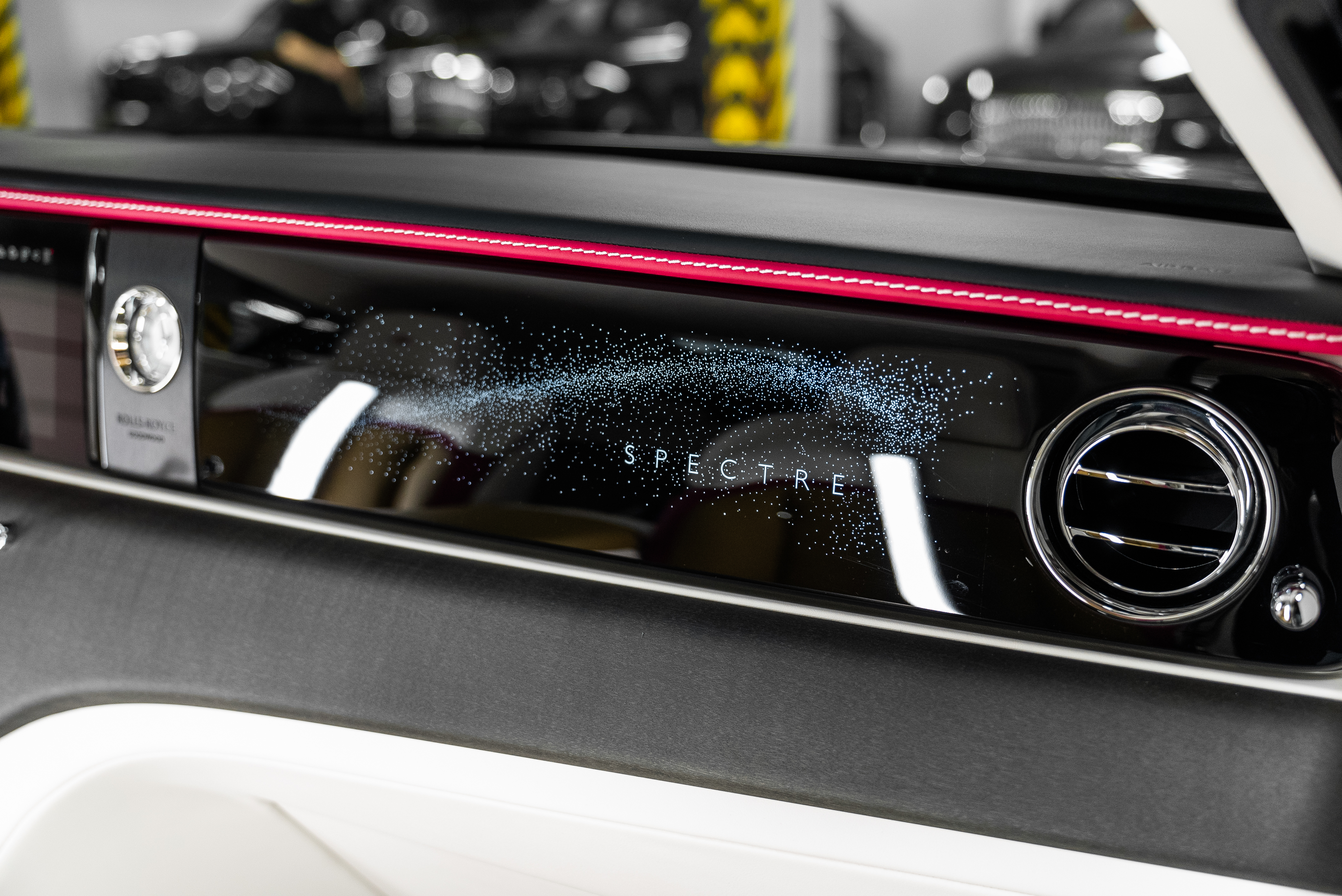 Rolls-Royce Spectre 2025 - фото 23