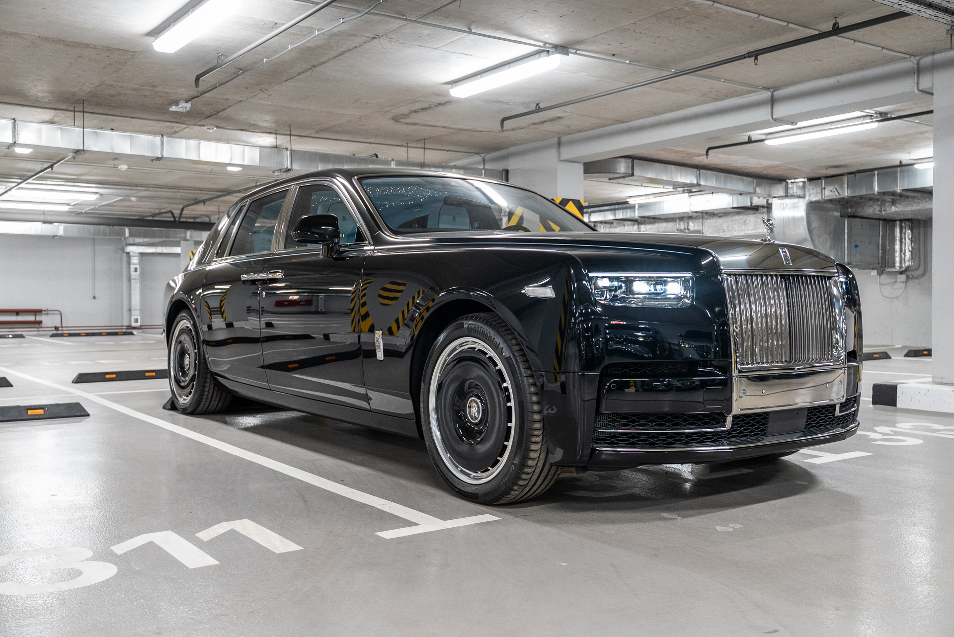 Rolls-Royce Phantom 2025 - фото 3
