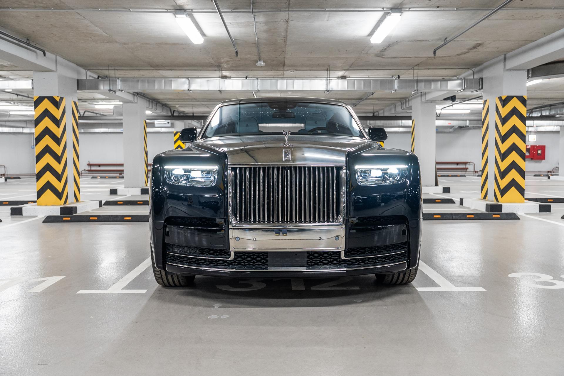 Rolls-Royce Phantom 2025 - фото 4