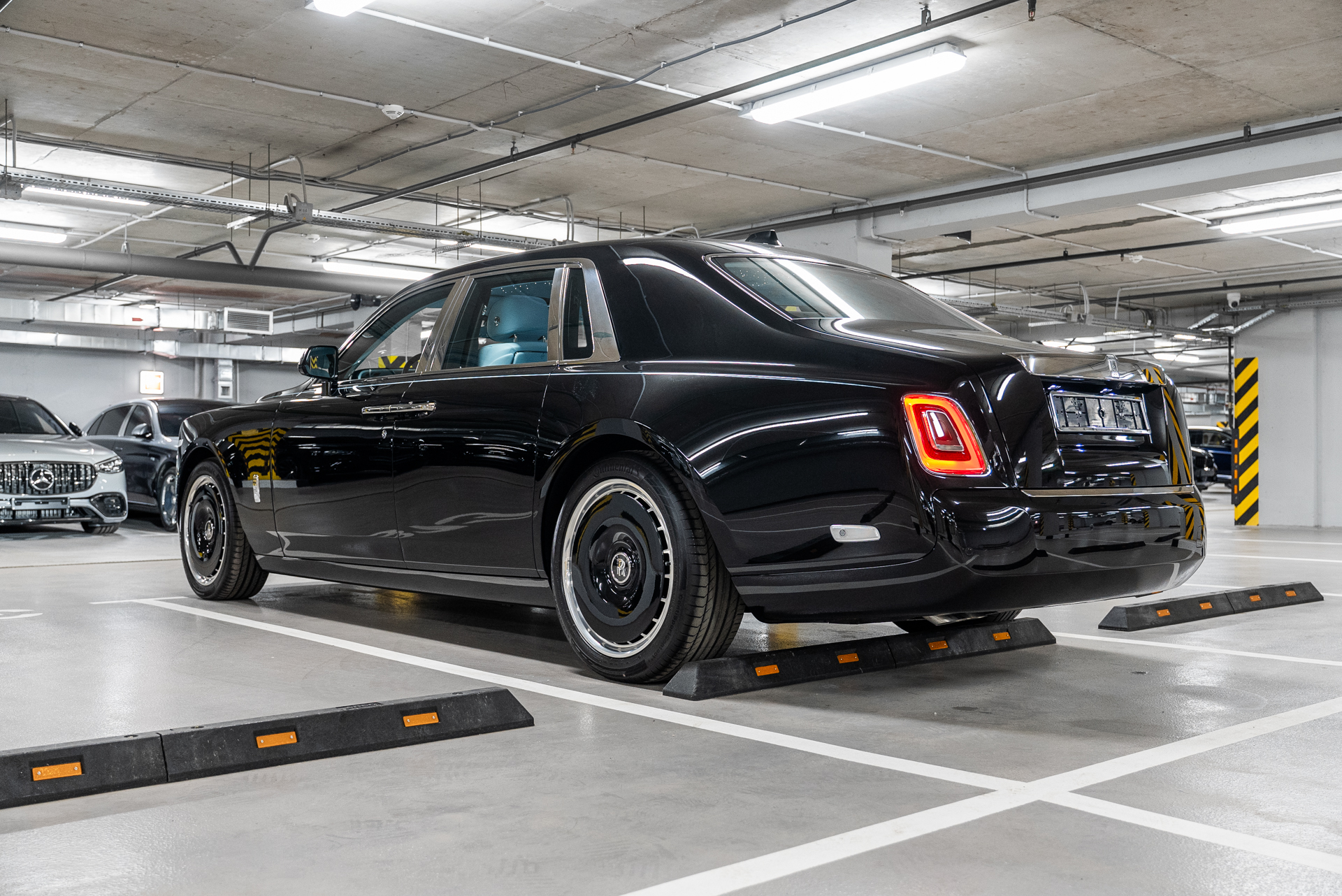Rolls-Royce Phantom 2025 - фото 6